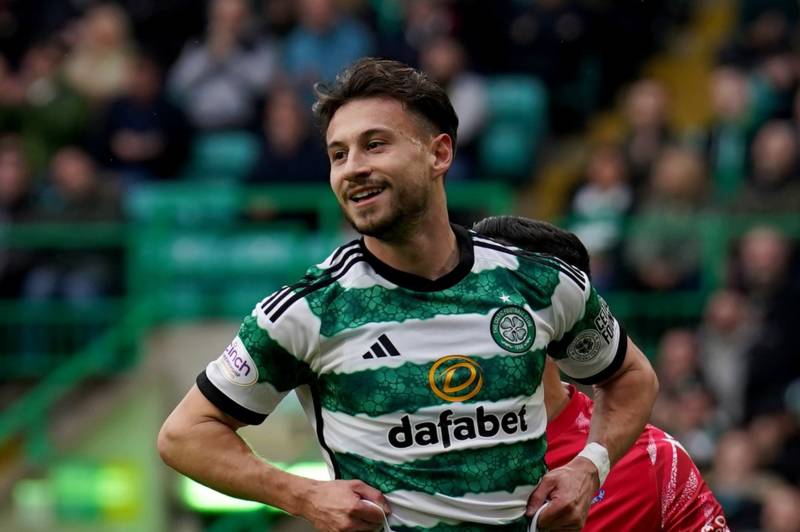 Former Rangers player switches to Celtic to back his player