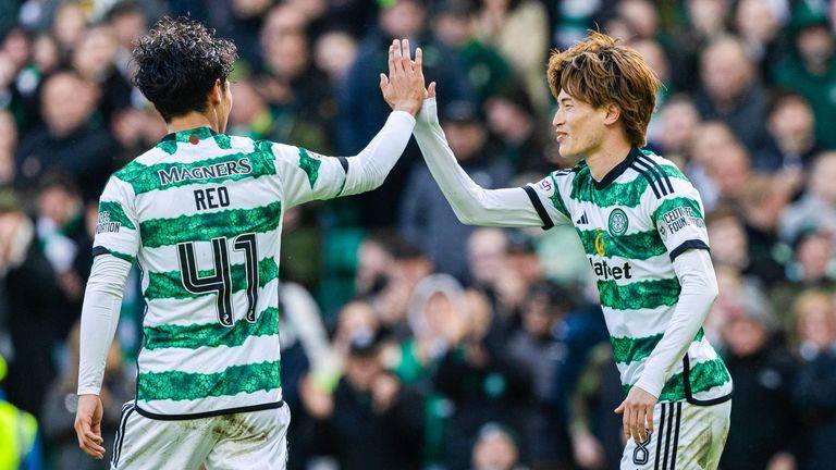 Celtic beat St Mirren to pile title pressure on Rangers