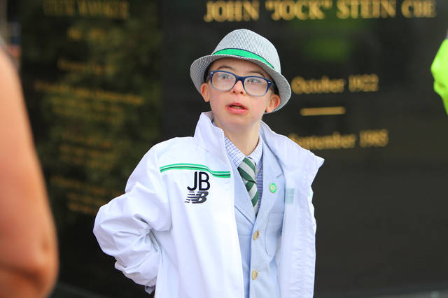 Rangers Fan Changes Background on Every iPhone in Apple Shop to Picture of Celtic Fan Wee Jay