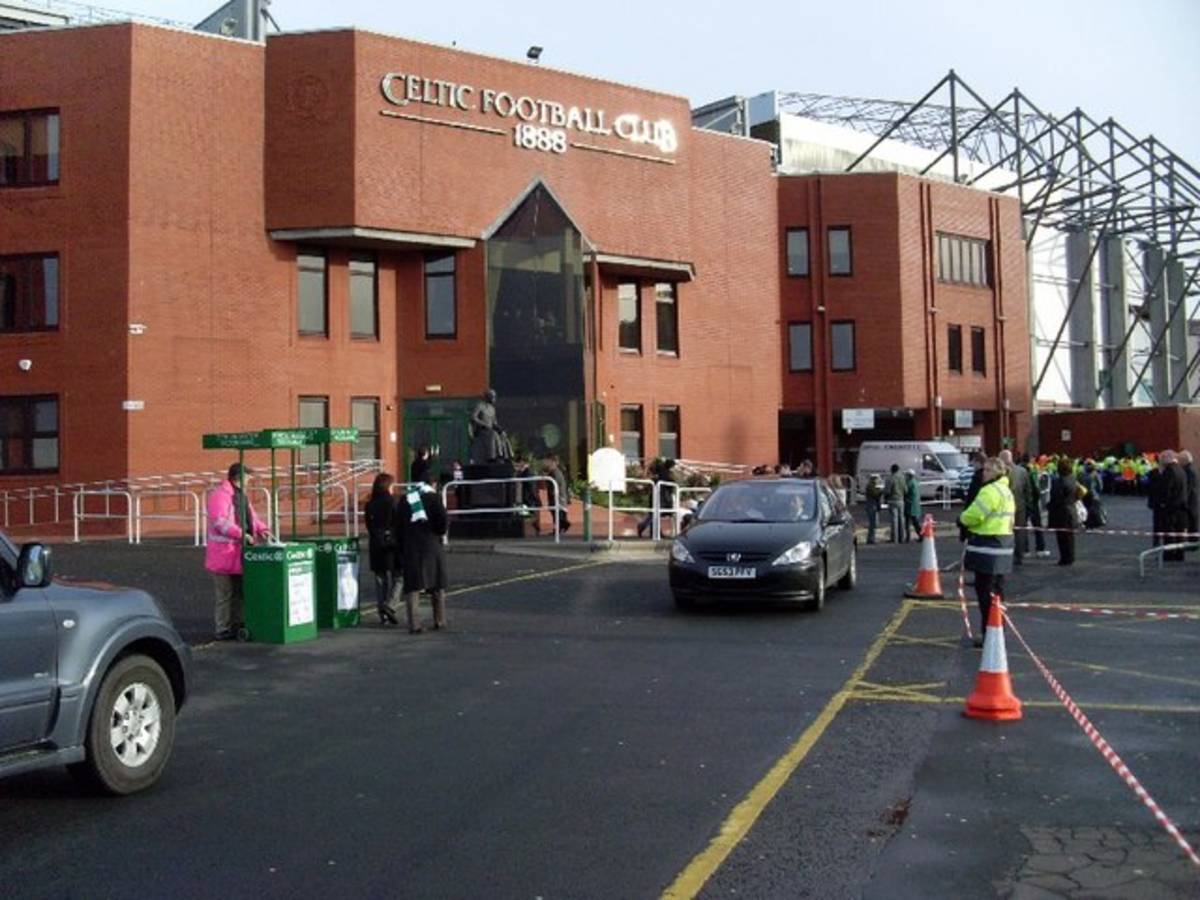 “I can’t believe” – John Hartson reacts to reason why ‘fantastic’ Celtic star wants to leave